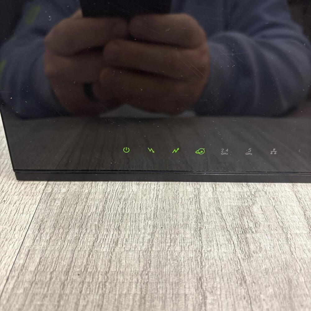 Netgear AC1600 C6250 WiFi Cable Modem Router Combo - Picture 8 of 10